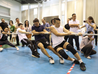 绳聚力量展风采，共庆华诞谱新篇 ——学校举办2025年教职工拔河比赛