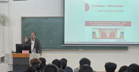 周红海院长为2025级中医骨伤专业学生讲授专题党课