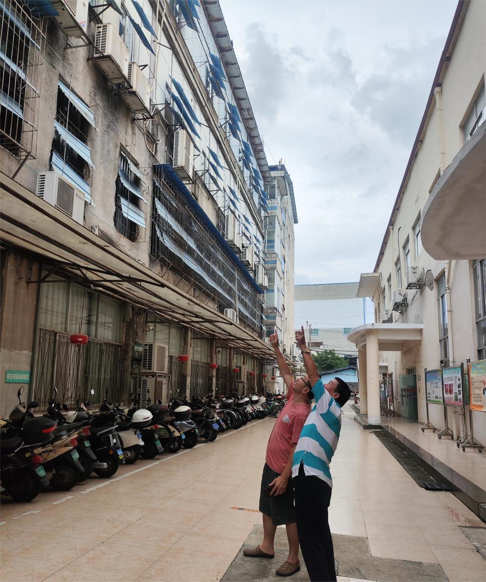 排查北湖校区教学楼高空坠物情况