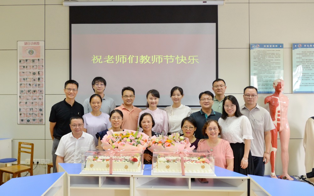 邓刚慰问中医专业部、医学基础专业部教师