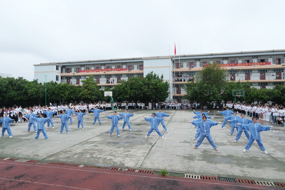 开幕式学生养生功法表演