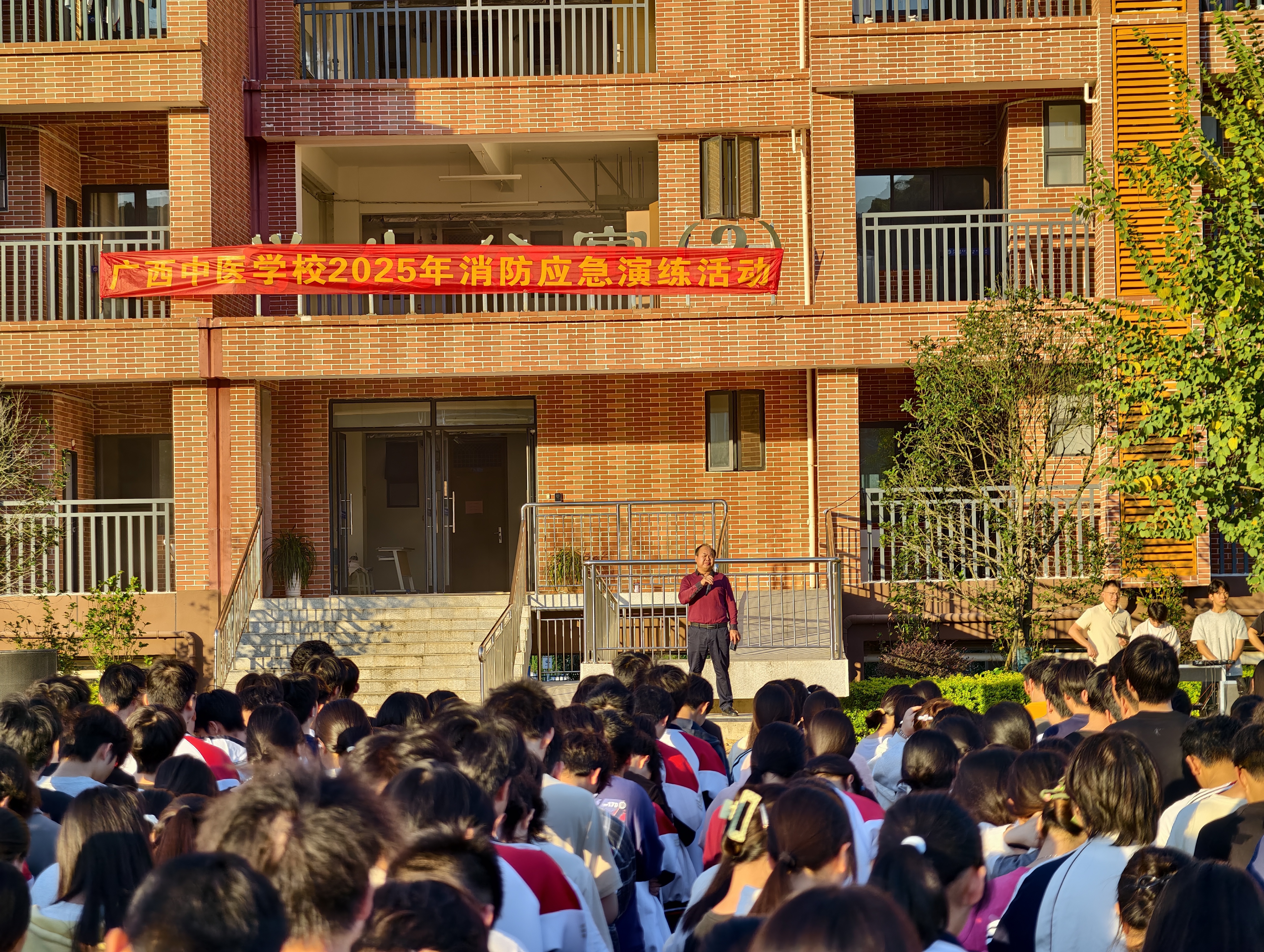 副校长黄勇在东盟校区进行应急疏散总结