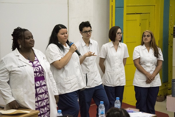 美国督优维尔学院护理学院师生回答beat365学生问题