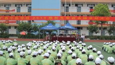 广西中医学校隆重举行2010级新生军训会操