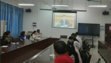 马克思主义学院党支部组织学习传达两会精神