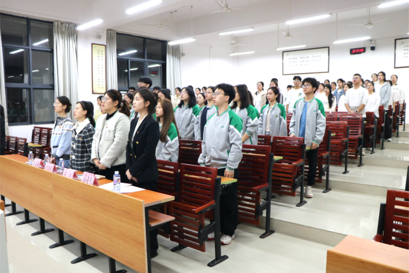 全体师生唱团歌