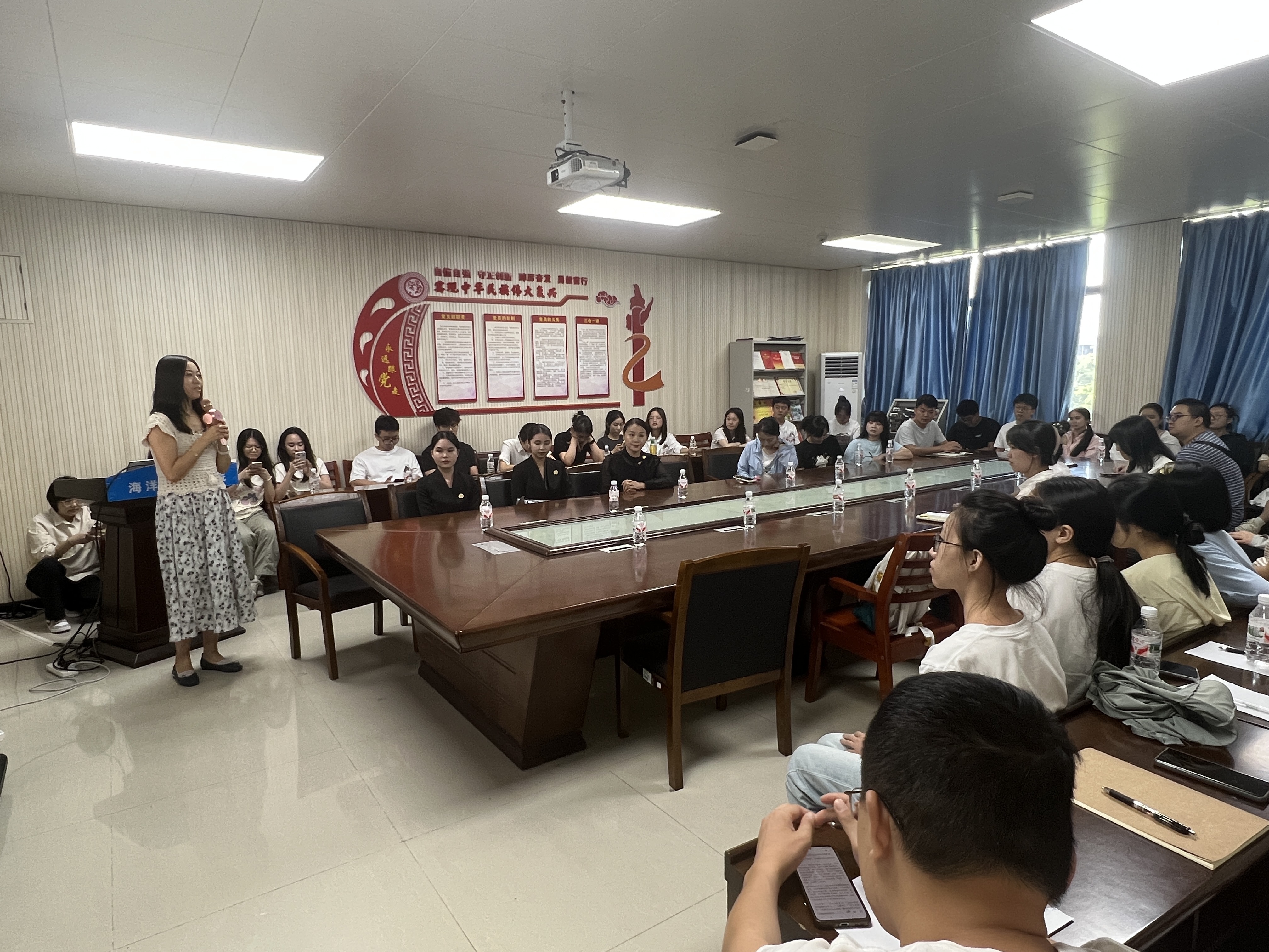 论坛志愿者培训现场（一）