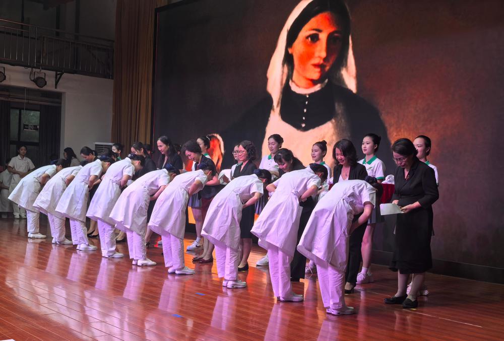 e5908ce5ada6e4bbace59ca8e58fb0e4b88ae68ea5e68e88e78795e5b0bee5b8bd(1)