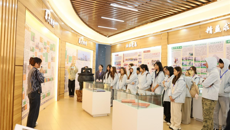 “留学生感知八桂”文化体验交流营留学生到第一附属医院参观学习