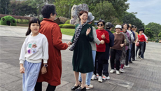 第一附属医院仁爱分院举办返聘专家与退休职工健康步行活动