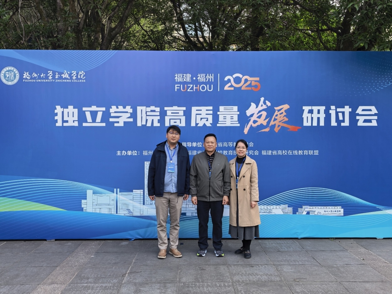 ▲在研讨会现场合影