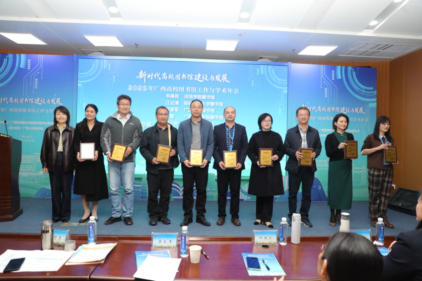 黄刚荣获“优秀馆长”称号