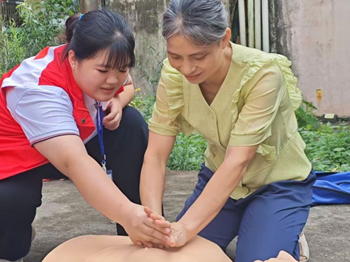 情暖重阳送健康，爱心义诊进社区｜beat365大学生红十字会开展重阳节义诊活动