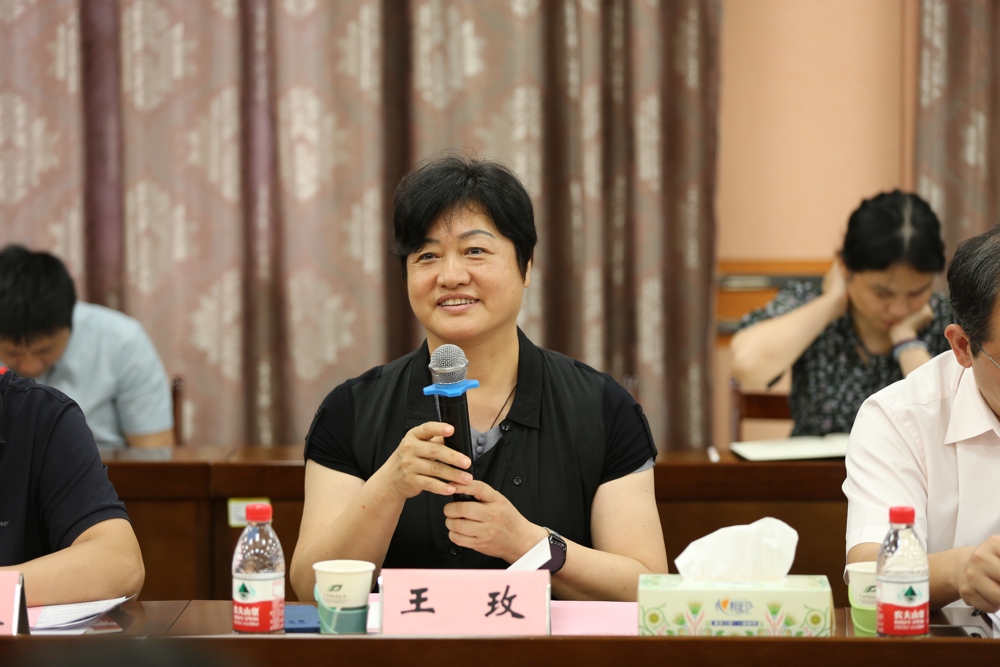 专家组组长王玫副校长讲话