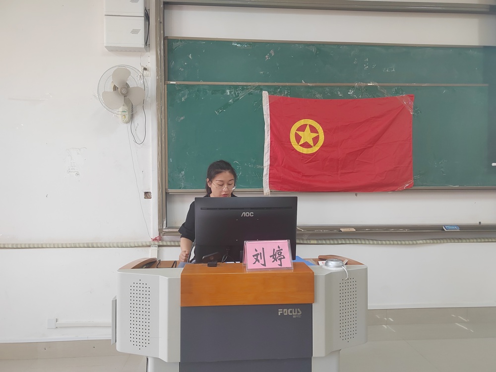 壮医药学院团委书记刘婷宣读开幕词